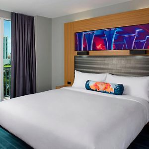 Guest room 1 King City view High floor Balcony